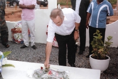 Superintendent-lays-a-wreath